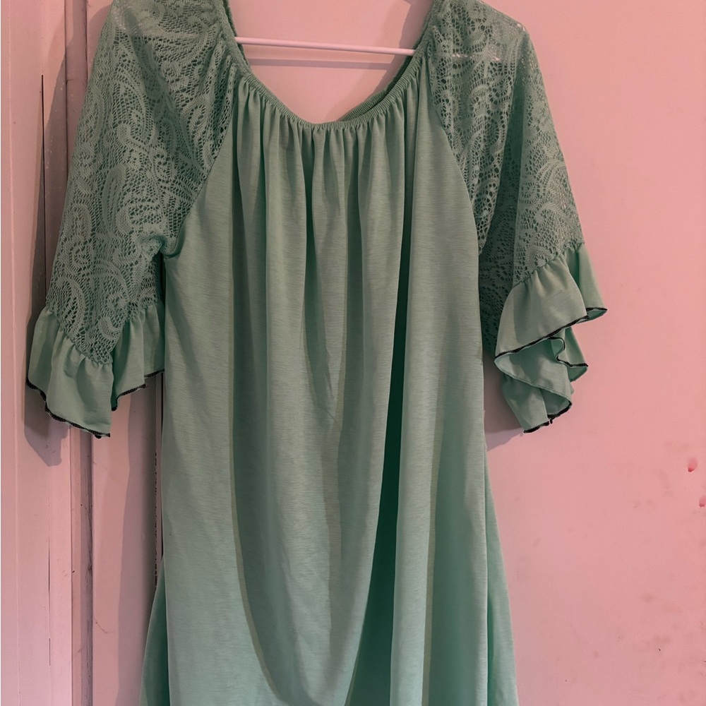 WinWin Light Green Lace Sleeve Blouse